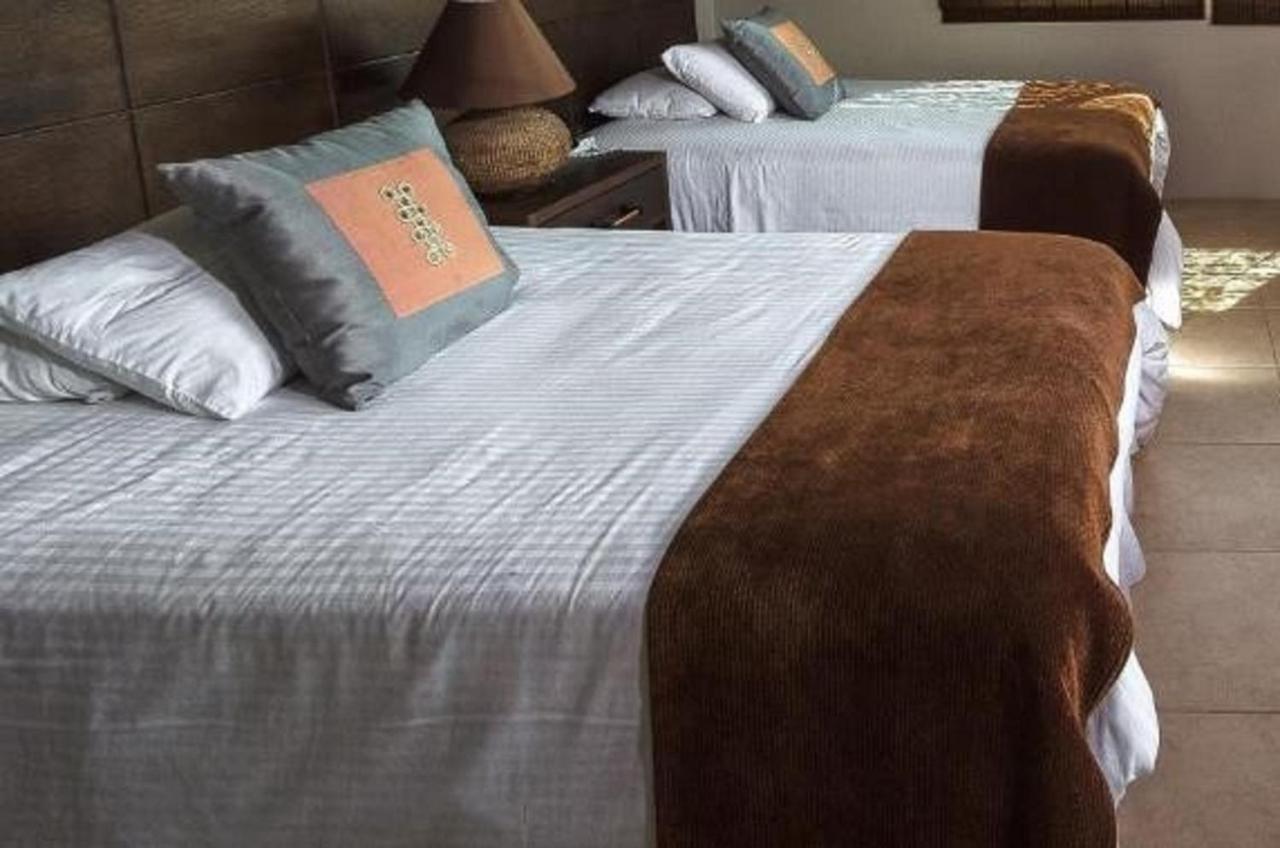 Iguana Crossing Boutique Hotel ปวยร์โต วิลยามิล ภายนอก รูปภาพ