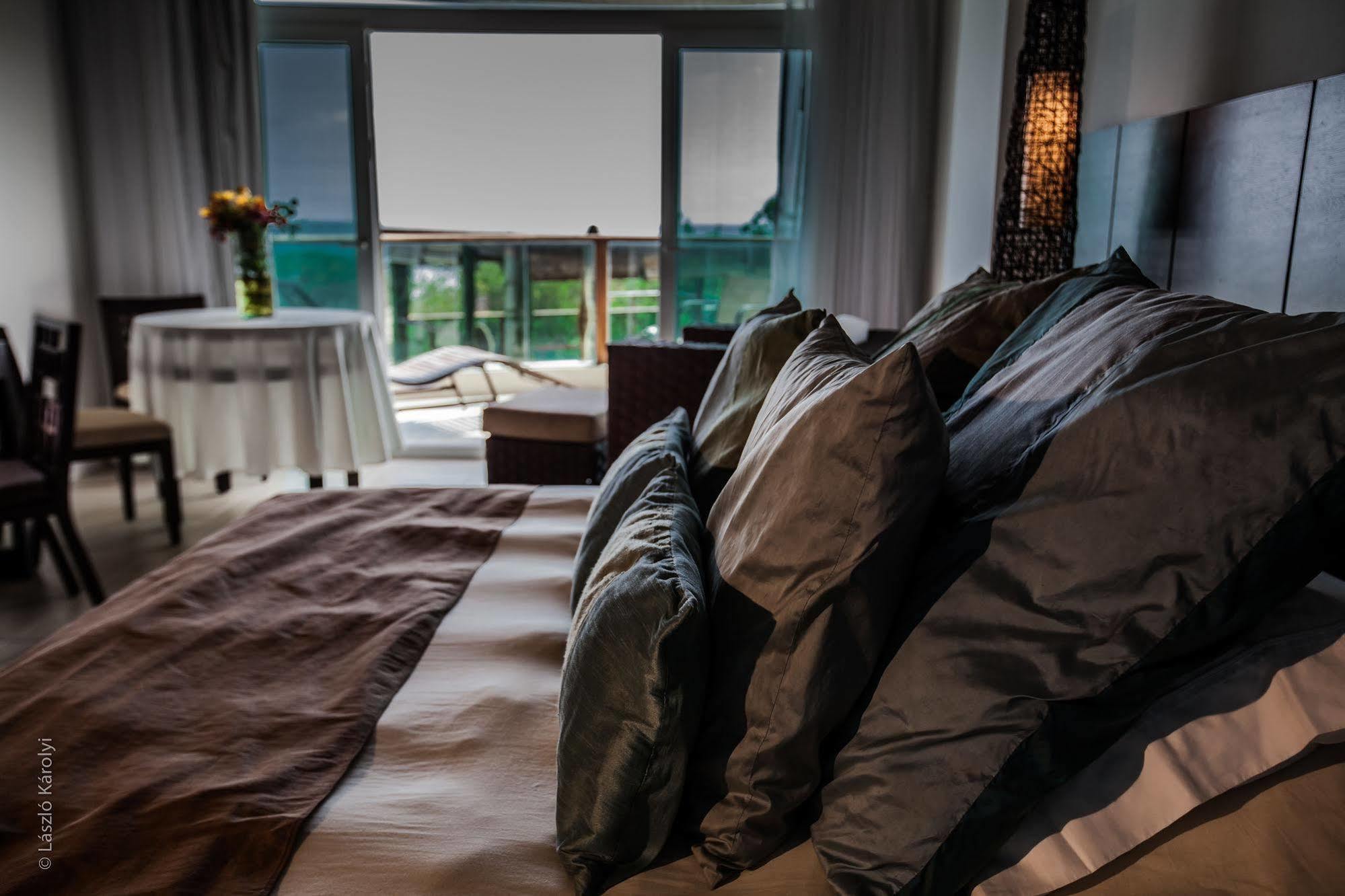 Iguana Crossing Boutique Hotel ปวยร์โต วิลยามิล ภายนอก รูปภาพ